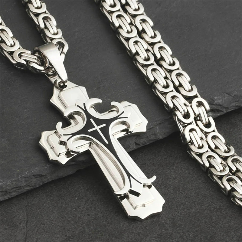 Collar para hombre Trinity con cruz latina – Colgante en capas de acero de titanio