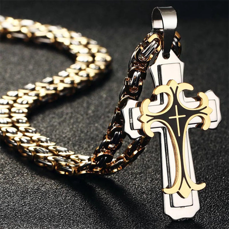 Collar para hombre Trinity con cruz latina – Colgante en capas de acero de titanio