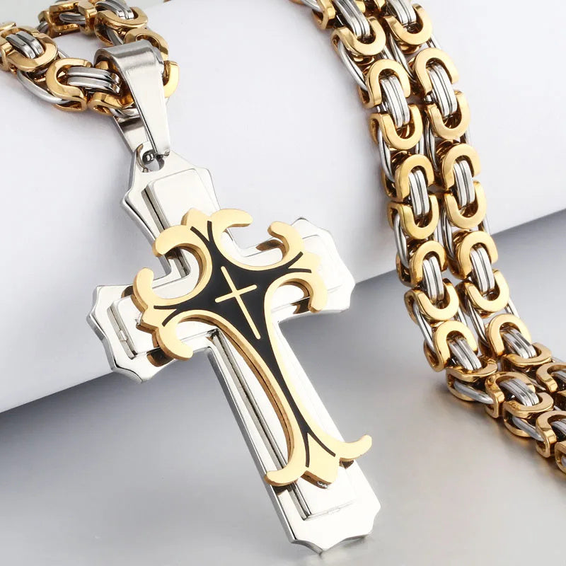 Collar para hombre Trinity con cruz latina – Colgante en capas de acero de titanio
